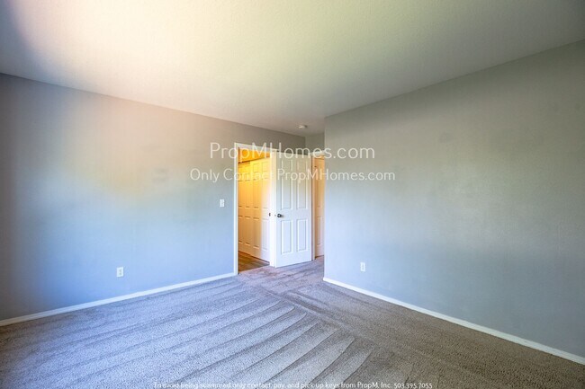 Building Photo - 10441 SW Franklin Ln