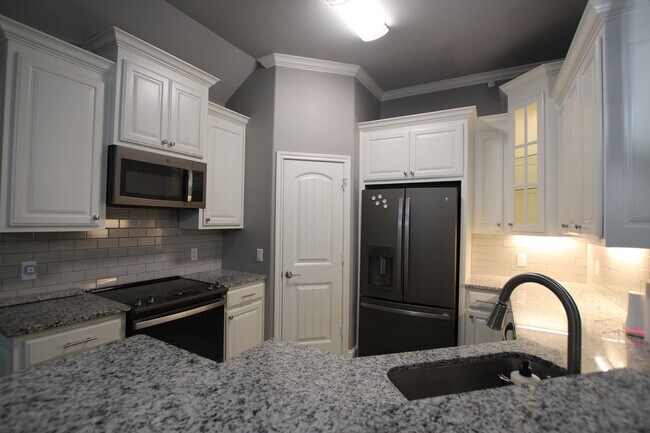 Building Photo - Coming Soon! Stunning 3 Bed 2 Bath Home on...