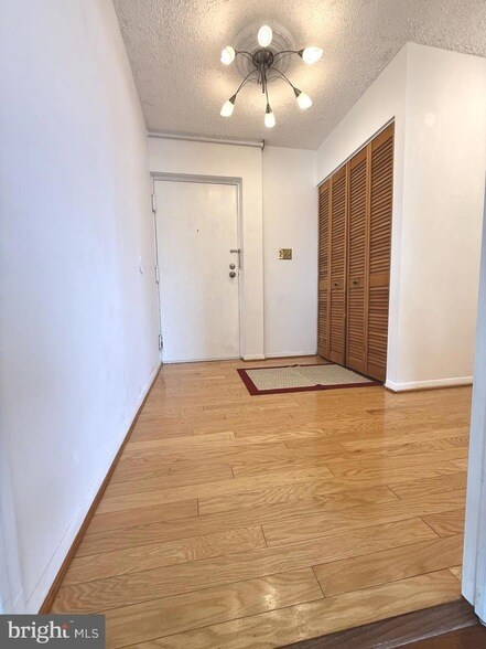 Building Photo - 532 Riviera Dr