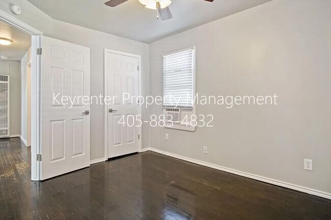 Building Photo - 3937 SW 27th Pl