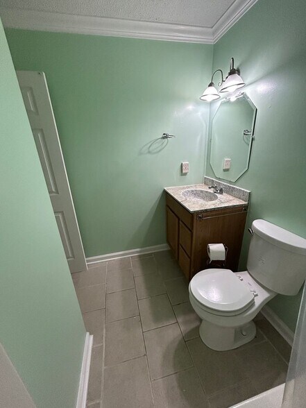 Building Photo - 216 Frink Dr