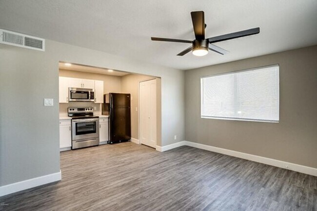 Building Photo - 603 S Bellview