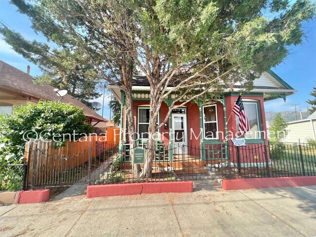Building Photo - 1305 E Second