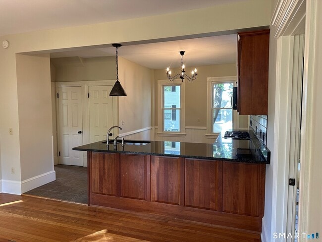 Building Photo - 380 N Main St