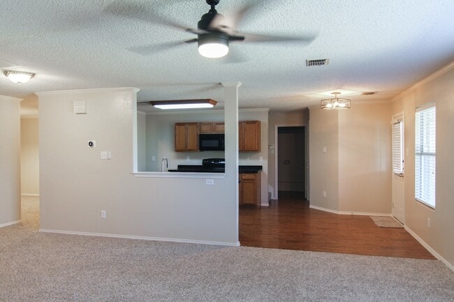 Building Photo - 1460 Stewart Dr