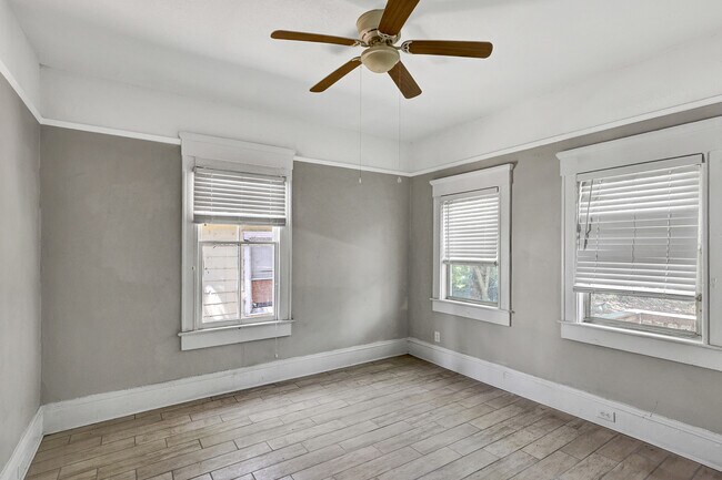 Building Photo - 1117 E 11th St