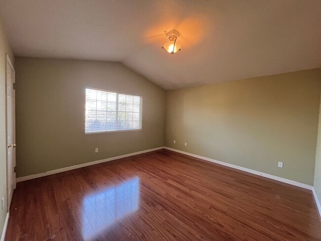 Building Photo - Prime Petaluma 3-Bedroom, 2.5-Bath Home Near Shopping & Amenities
