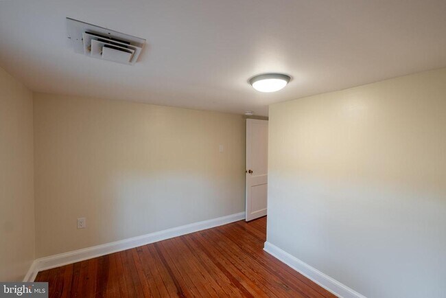 Building Photo - 12475 Rock Point Rd