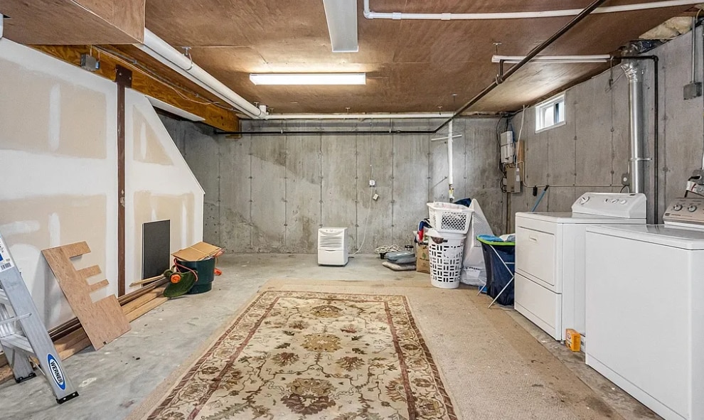 Building Photo - 83 Laighton St