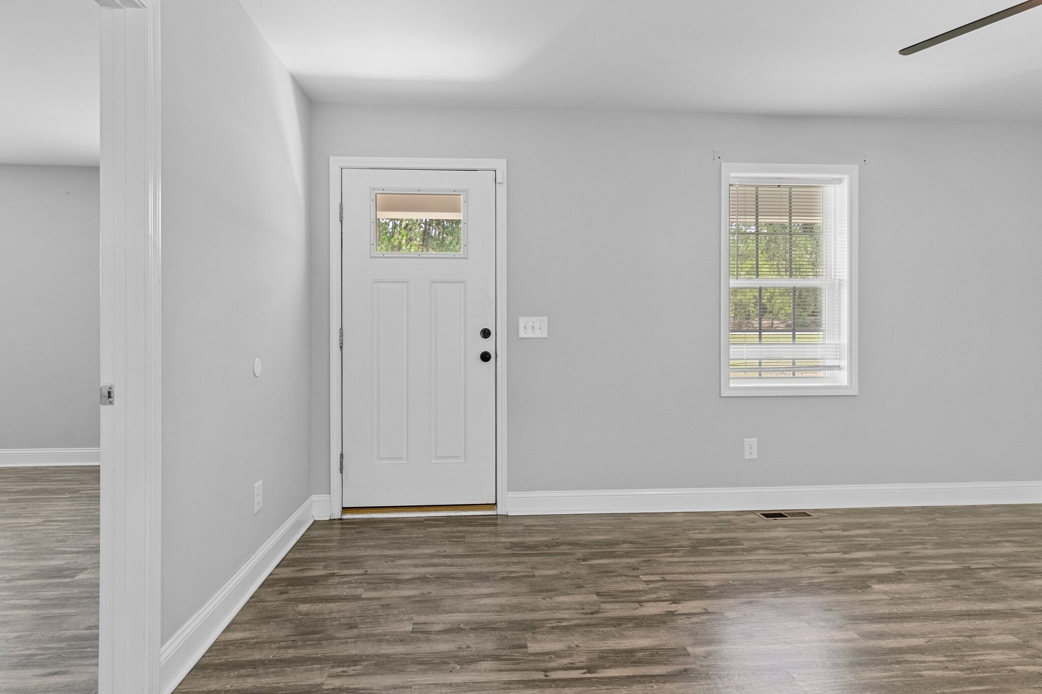 Entrance - 112 Savannah Ln