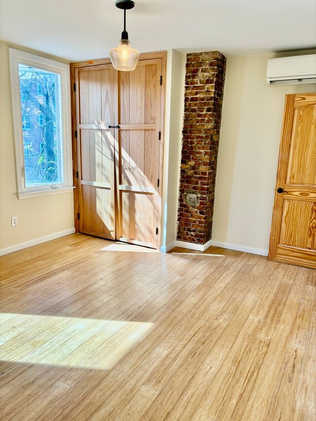 Building Photo - Single family house for rent in Jersey City