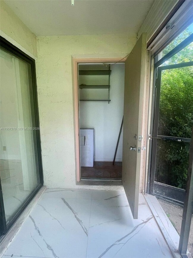 Building Photo - 403 Lakeview Dr