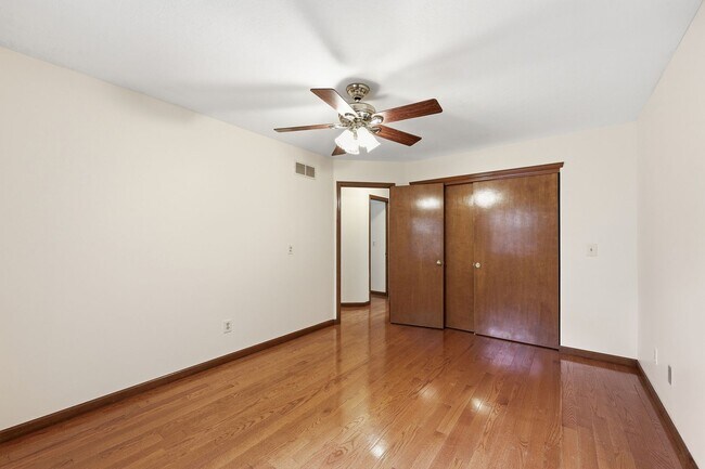 Building Photo - 7666 Windwood Dr