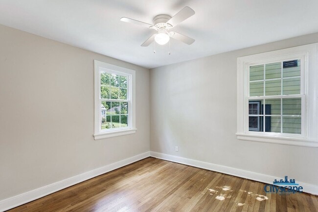 Building Photo - ADORABLE BUNGALOW NEAR MAYMONT AND JAMES R...