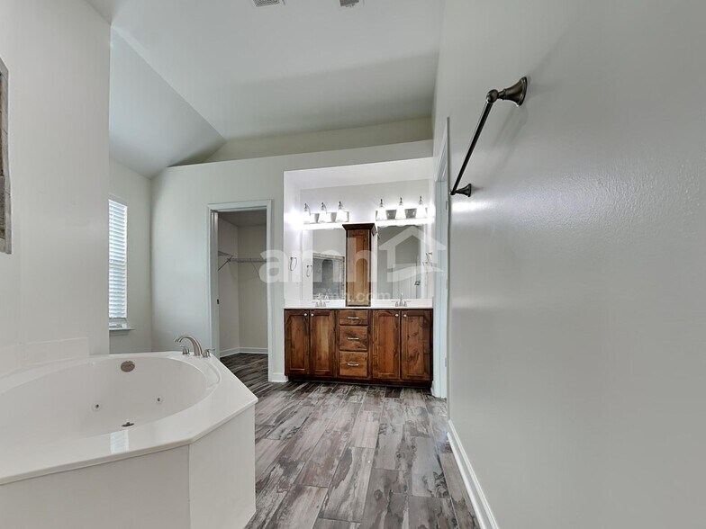 Building Photo - 2653 Molly Ln