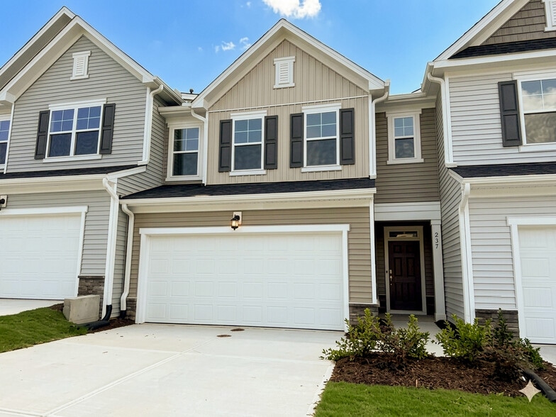 Building Photo - 237 Shingle Oak Rd