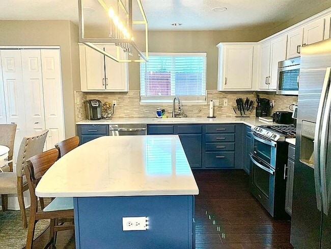 Building Photo - Spacious 5BR House in Sparks