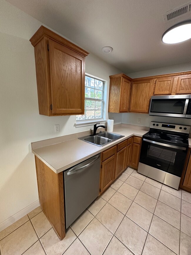 Building Photo - 3127 N Kensington Ct