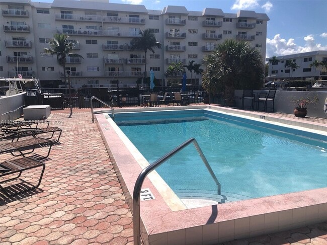 Building Photo - 3642 NE 171 St