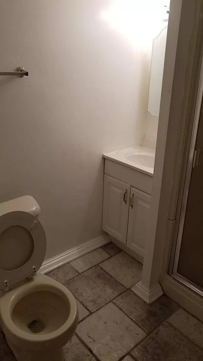 Building Photo - 1628 Sheffield Dr