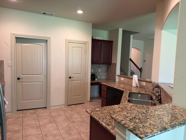 Building Photo - 3419 Selene Dr