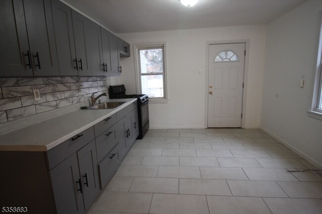 Building Photo - 857 Westfield Ave