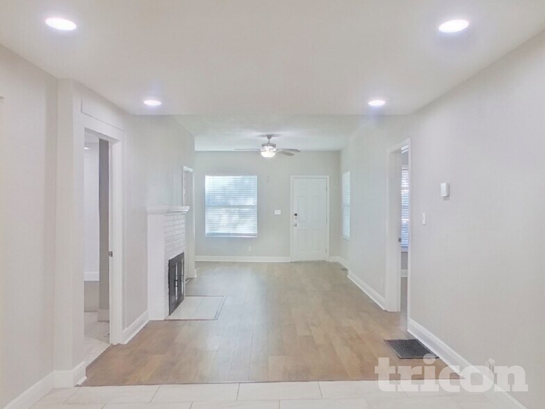 Building Photo - 355 43rd Ave N