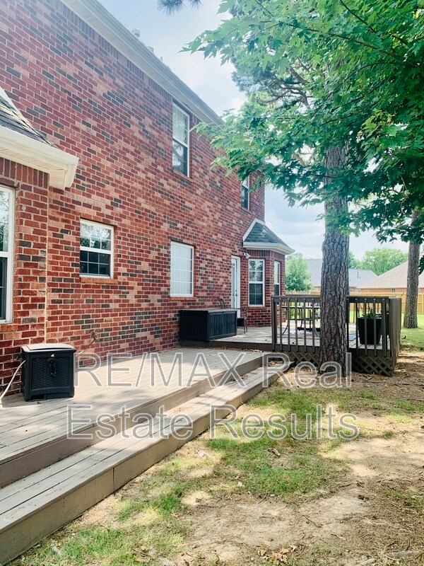 Building Photo - 5300 S 44th Pl