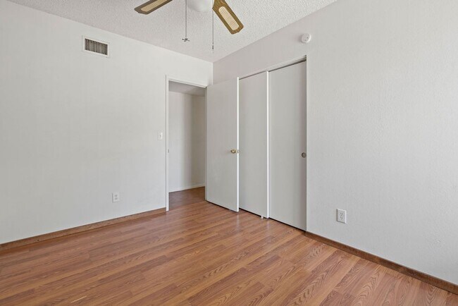 Building Photo - Southeast 3 Bedroom 2 Bath Home with No HOA