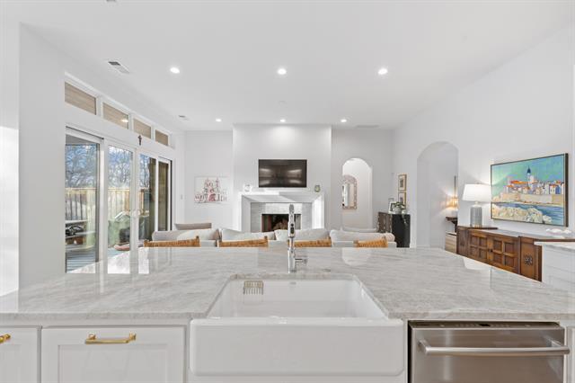 Building Photo - 9847 Mixon Dr