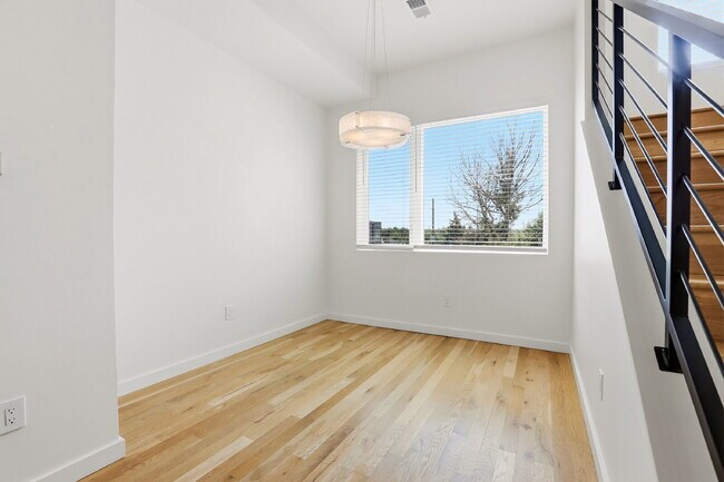 Building Photo - $2,745.95, 2-bed, 2.5 bath, located in Denver with a Rooftop Patio