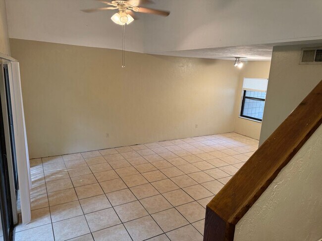 Building Photo - 4304 SW 70th Terrace