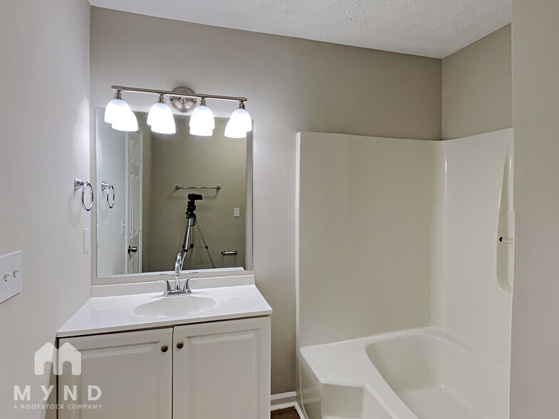 Building Photo - 487 Dillon Dr