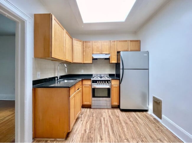 Building Photo - 163 Glenwood Ave