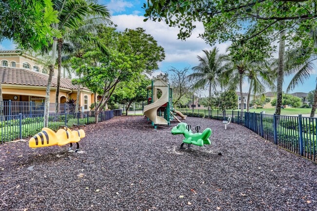 Building Photo - 748 Cresta Cir