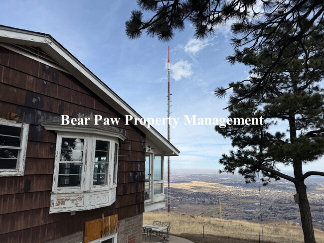 Building Photo - Views for Miles!!