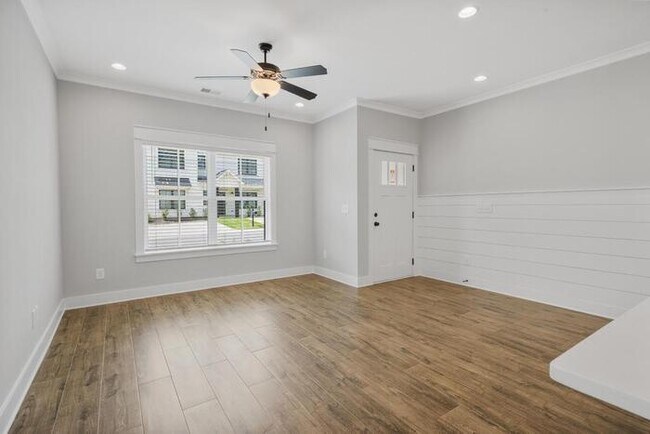 Building Photo - 1504 Cottage Grv