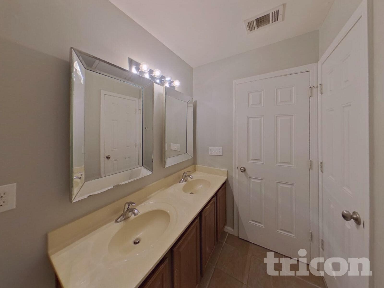 Building Photo - 7457 Mistydawn Dr