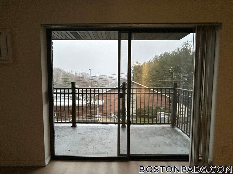 Building Photo - 24 Whites Ave