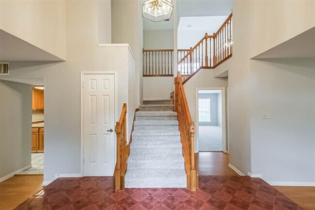 Building Photo - 10218 Hedge Way Dr