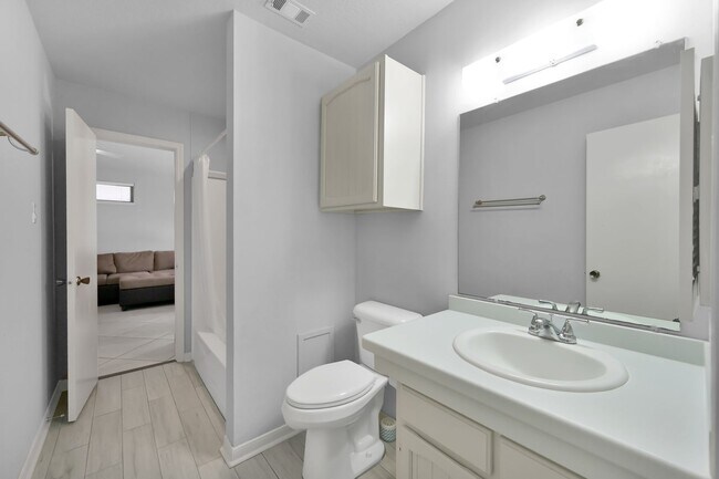 Building Photo - Fully Furnished 2 bedroom Lakefront with 1...