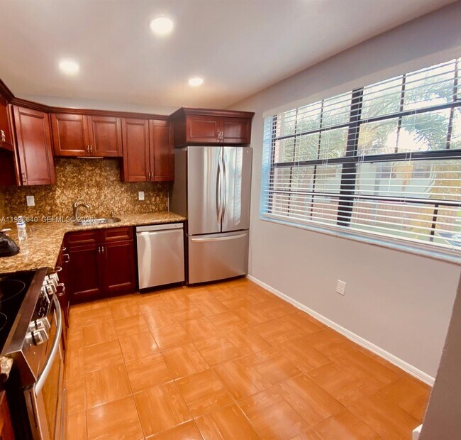 Building Photo - 9890 Hammocks Blvd