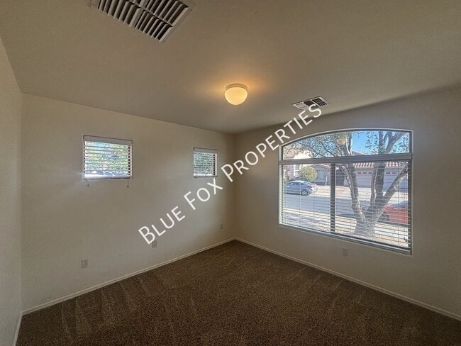 Building Photo - 167 W Calle Patio Lindo