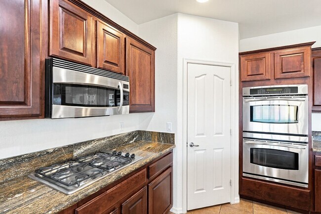 Building Photo - Lovely Northwest Gated Community Home