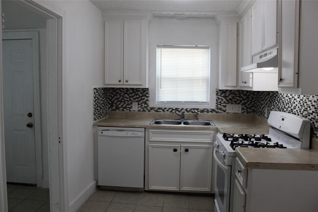 Building Photo - 229 Neyland St