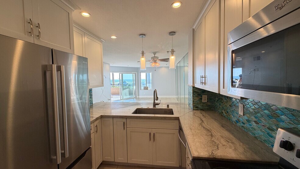 Building Photo - 1200 Pacific Coast Hwy