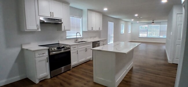 Building Photo - Updated Fort Worth Gem — Over 2,000 Sq Ft, Fireplace & Two Living Spaces