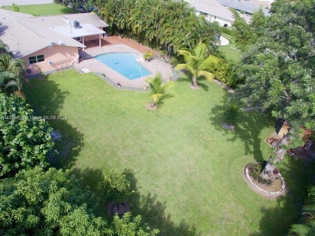 Building Photo - 4770 Holly Dr