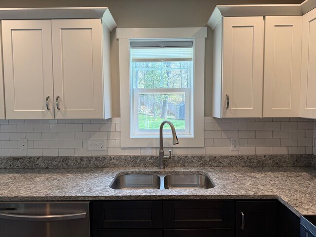 Building Photo - Leicester - Immaculate Three Bedroom with Huge Backyard