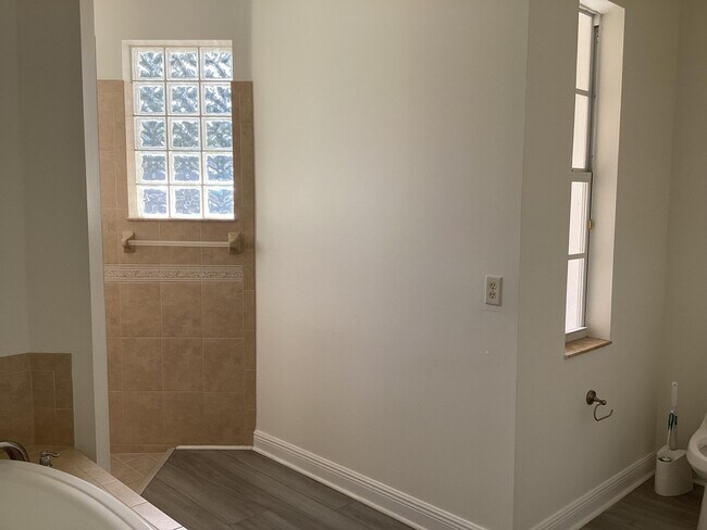 Building Photo - 17119 Alexander Run